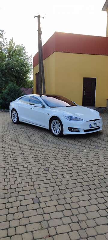 Tesla Model s (2019)