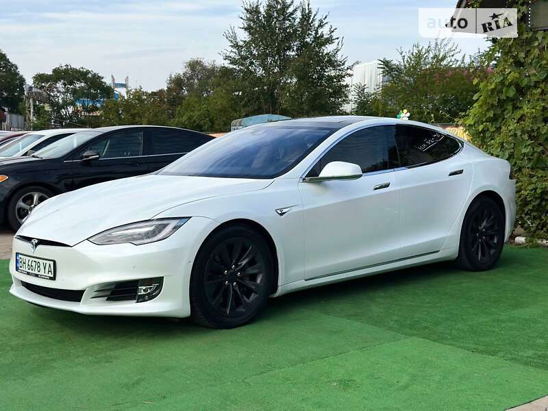 Tesla Model s (2016)
