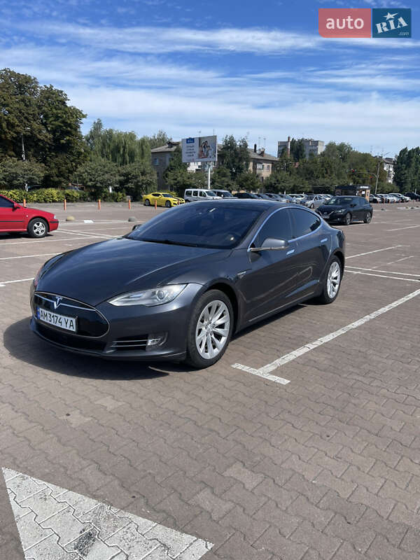 Tesla Model s (2016)