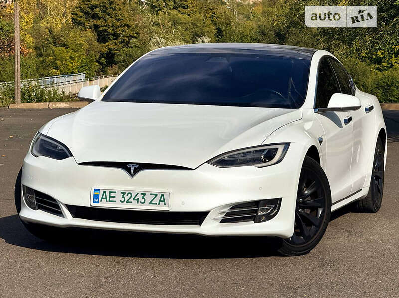 Tesla Model s (2016)