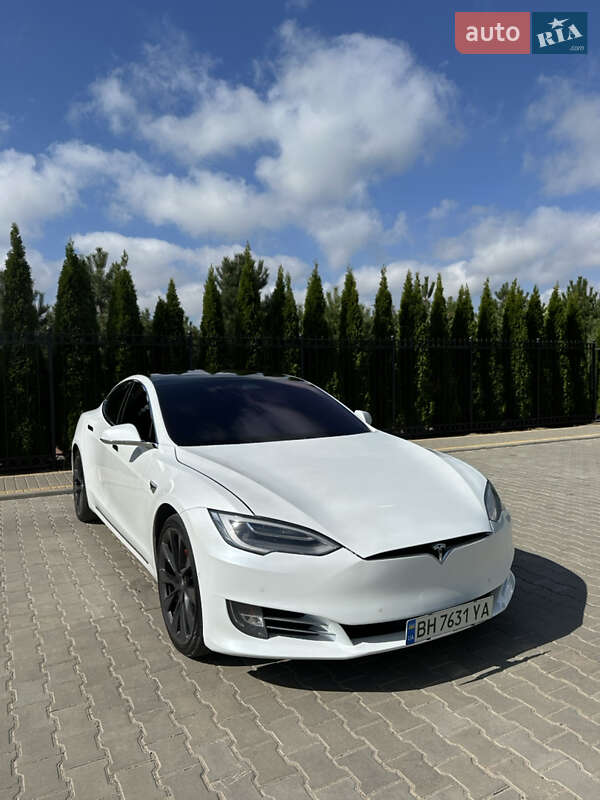 Tesla Model s (2019)