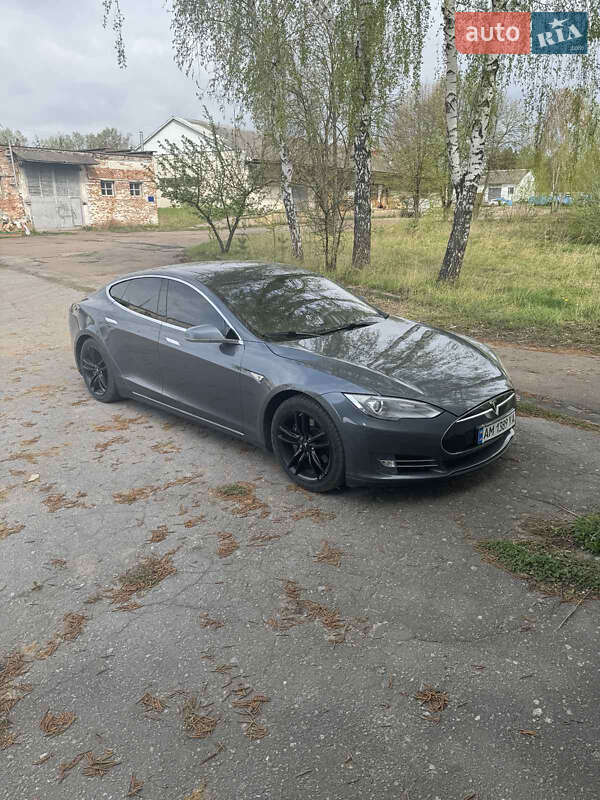 Tesla Model s (2013)