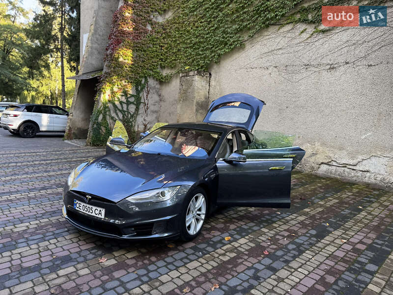 Tesla Model s (2015)