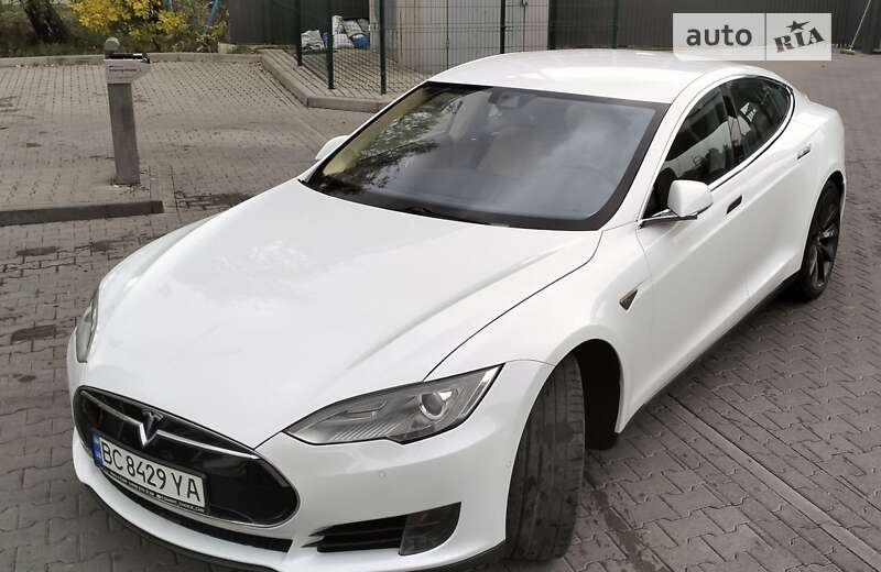 Tesla Model s (2015)