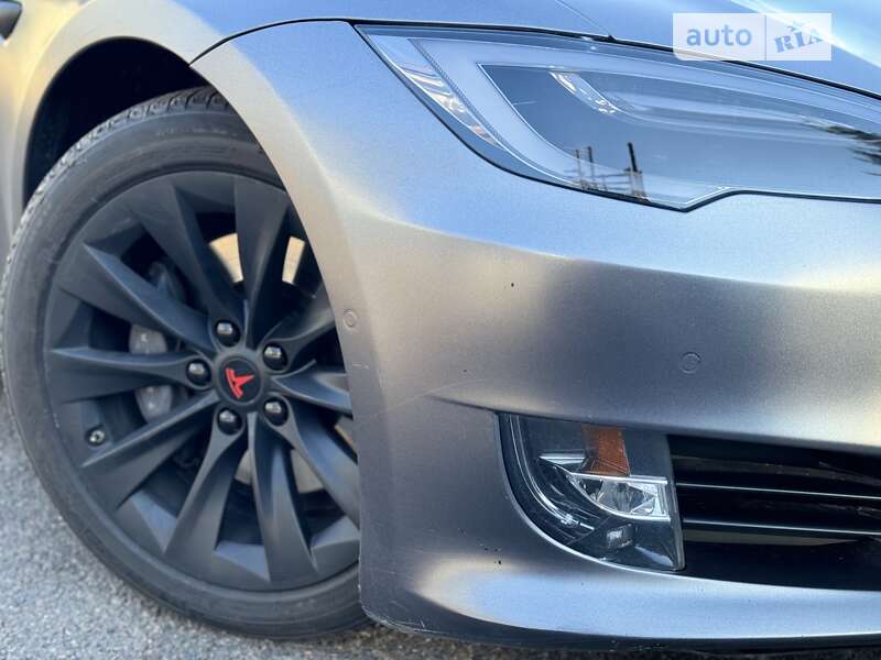 Tesla Model s (2017)