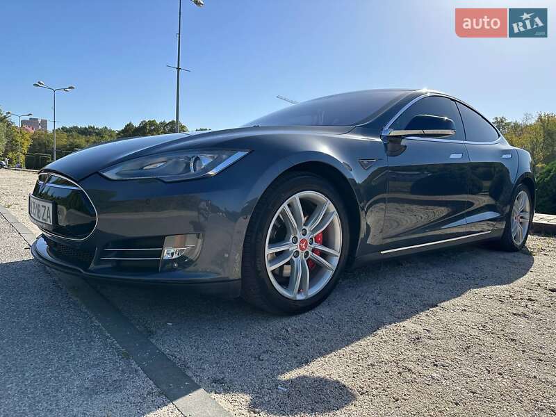 Tesla Model s (2014)