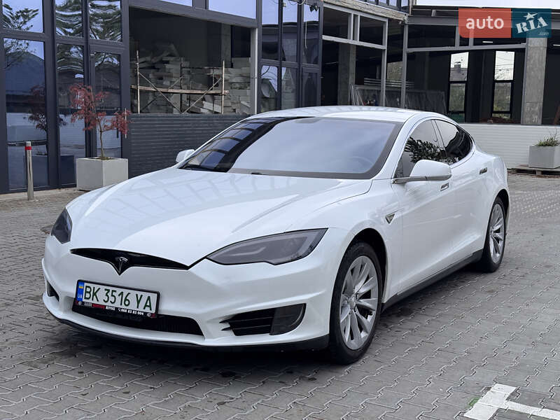 Tesla Model s (2013)