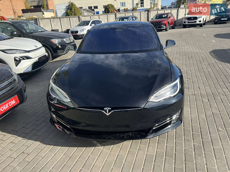 Tesla Model s (2018)