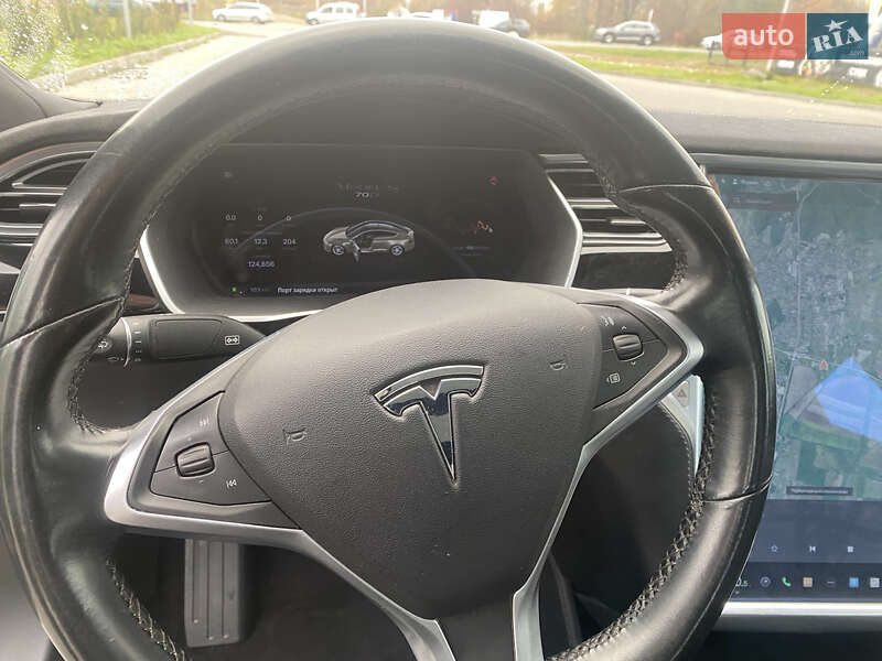 Tesla Model s (2015)