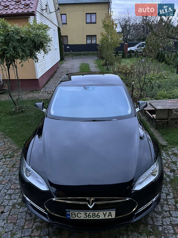 Tesla Model s (2016)