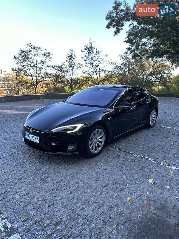 Tesla Model s (2017)