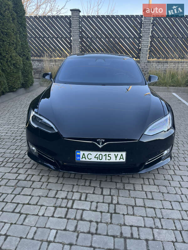 Tesla Model s (2018)