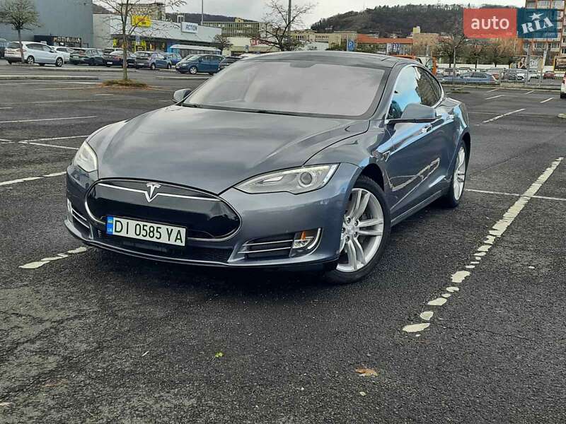 Tesla Model s (2014)
