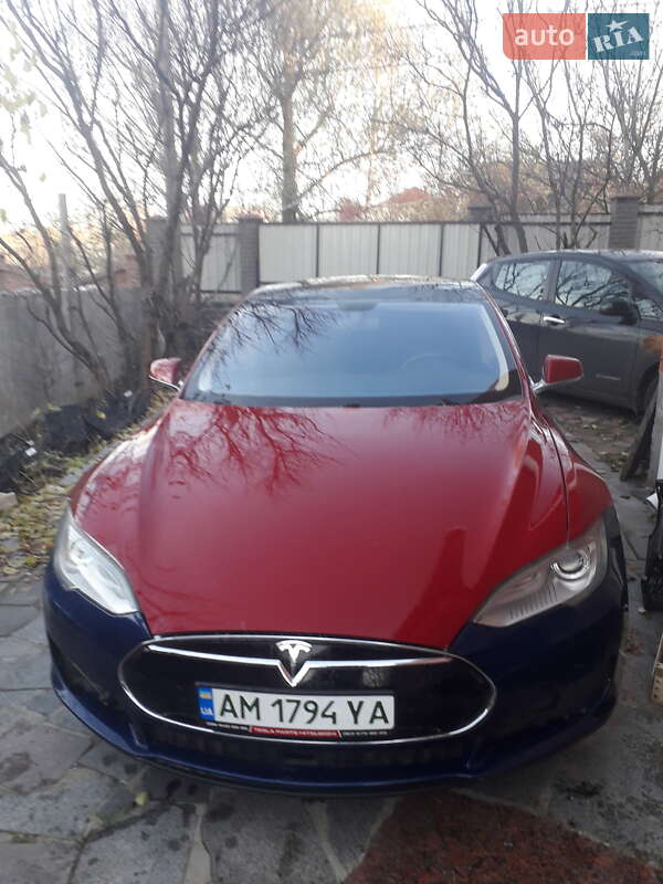 Tesla Model s (2014)