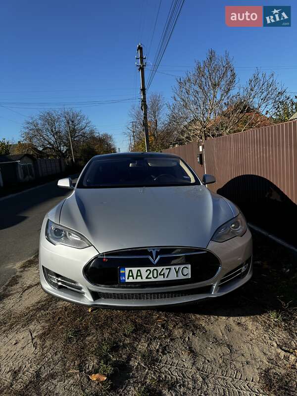 Tesla Model s (2013)