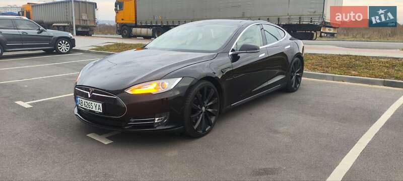 Tesla Model s (2014)