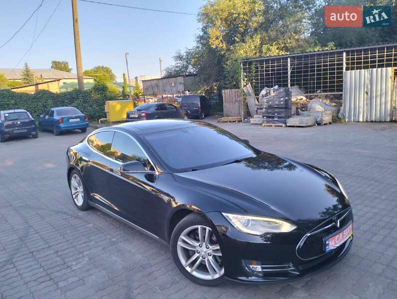 Tesla Model s (2016)