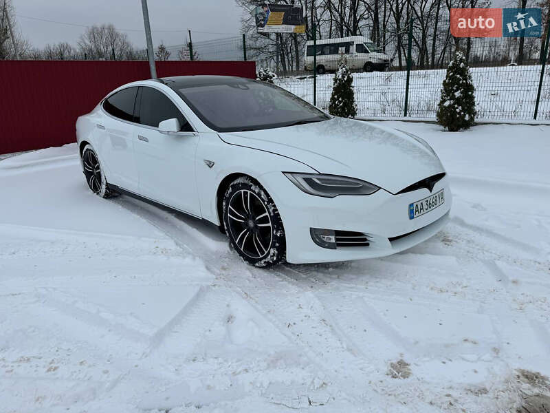 Tesla Model s (2015)