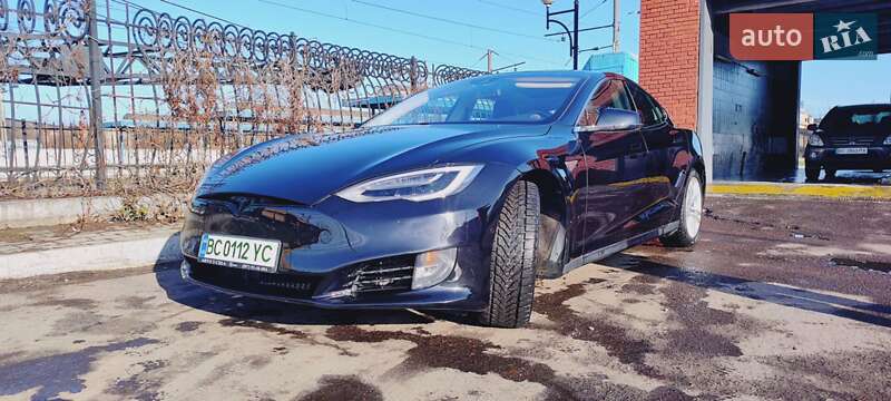 Tesla Model s (2015)