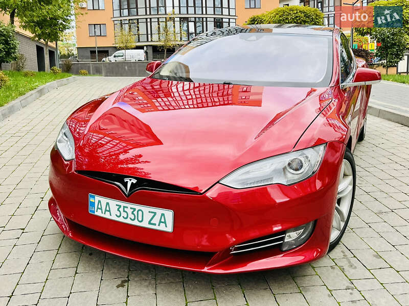 Tesla Model s (2015)