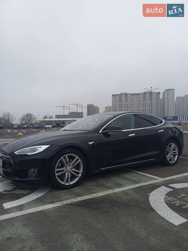 Tesla Model s (2014)