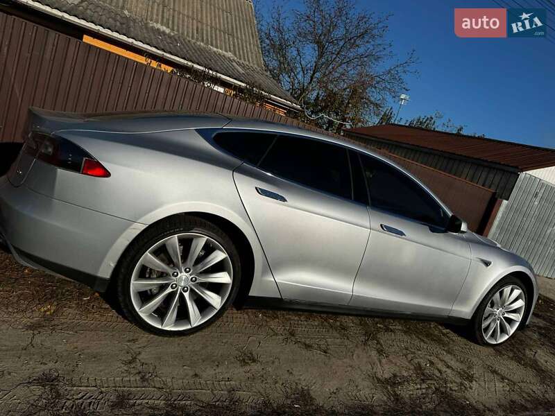 Tesla Model s (2013)