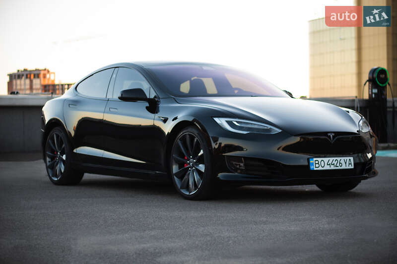 Tesla Model s (2019)