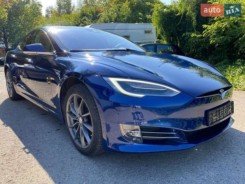 Tesla Model s (2017)