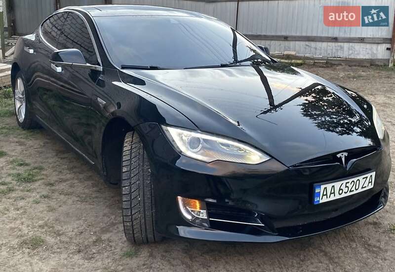 Tesla Model s (2015)