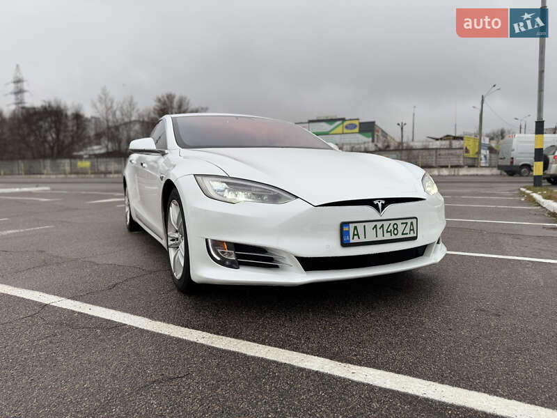 Tesla Model s (2016)