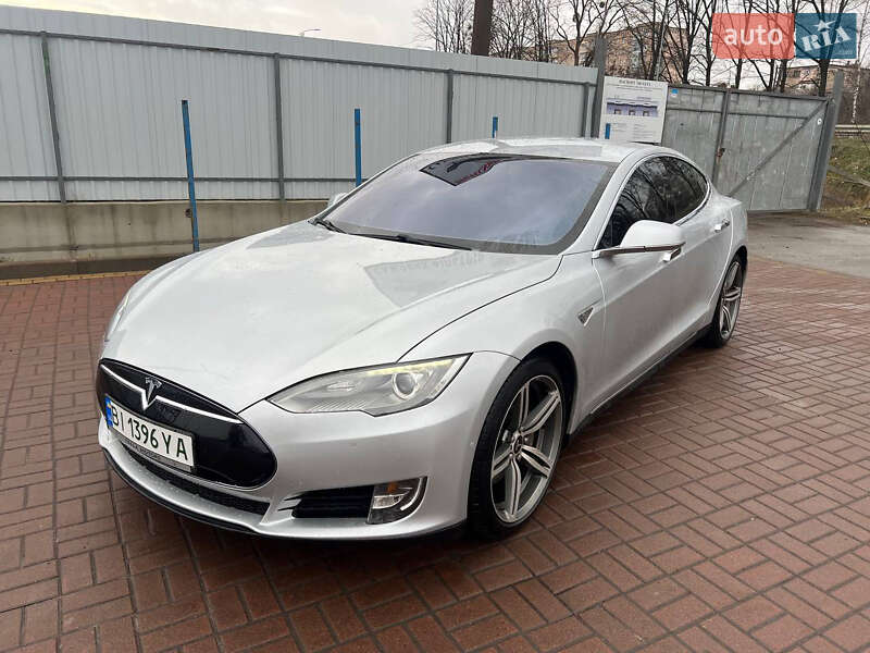 Tesla Model s (2014)