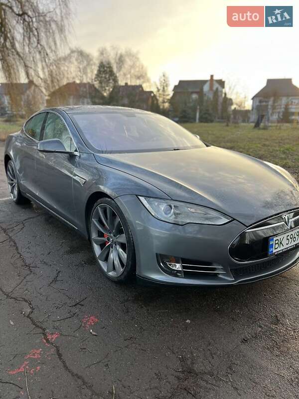 Tesla Model s (2013)