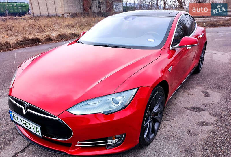 Tesla Model s (2015)