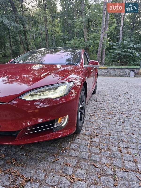 Tesla Model s (2017)
