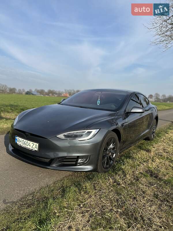 Tesla Model s (2017)