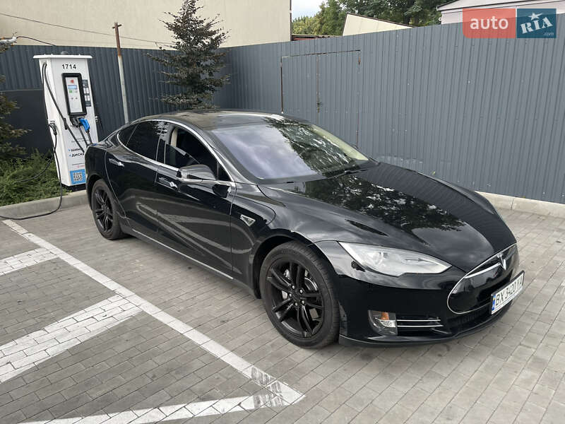 Tesla Model s (2013)