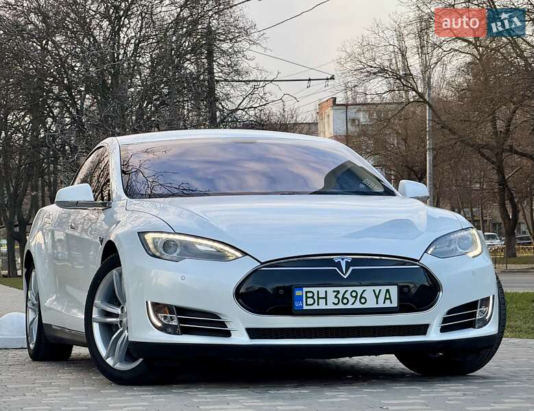 Tesla Model s (2013)