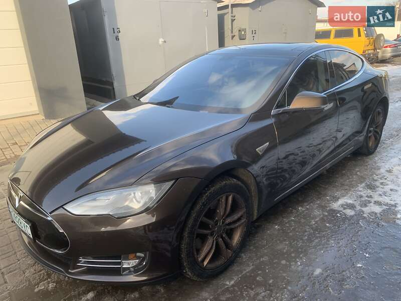 Tesla Model s (2013)