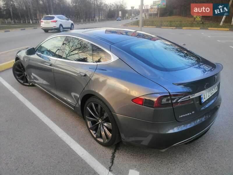 Tesla Model s (2013)