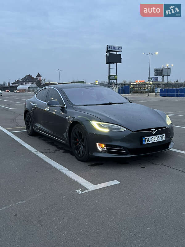Tesla Model s (2016)
