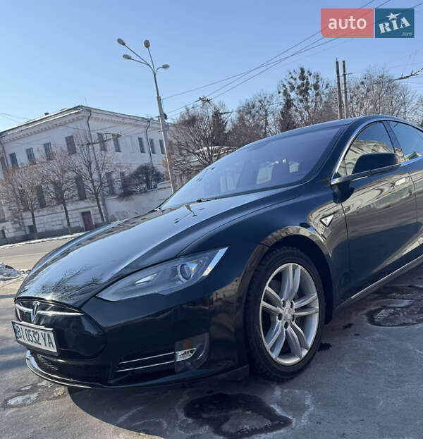 Tesla Model s (2013)