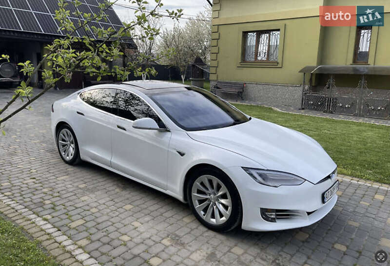 Tesla Model s (2016)