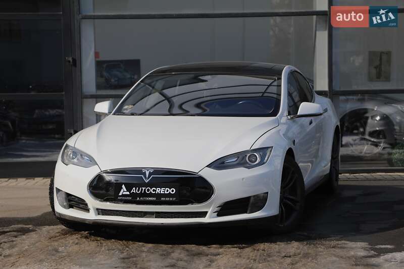 Tesla Model s (2015)