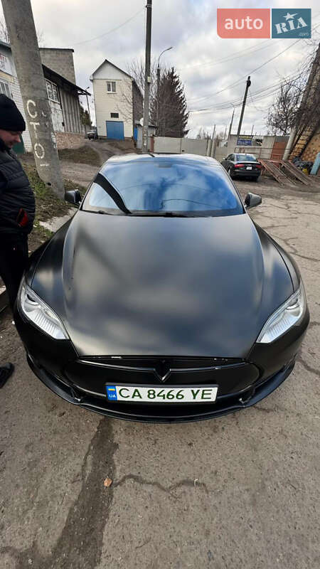 Tesla Model s (2013)