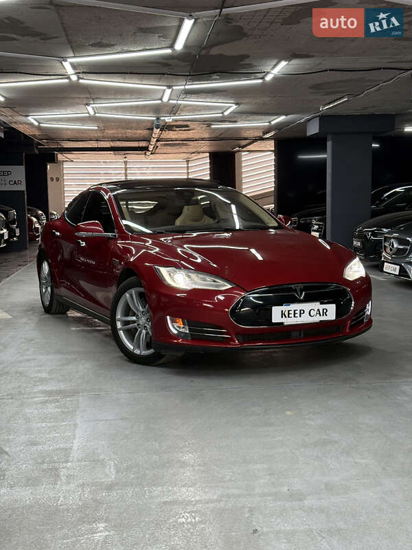 Tesla Model s (2014)