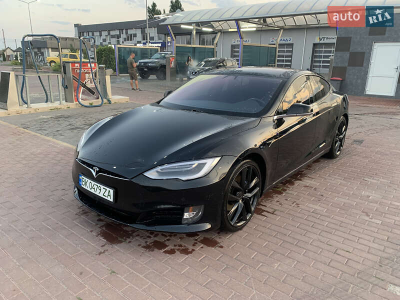 Tesla Model s (2017)