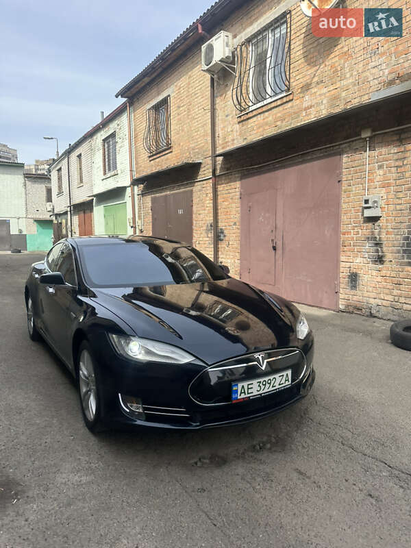 Tesla Model s (2013)