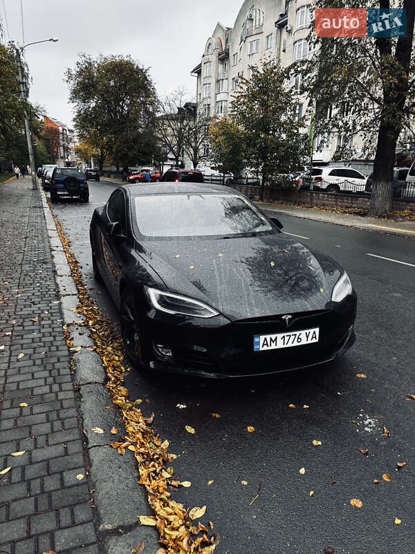 Tesla Model s (2018)