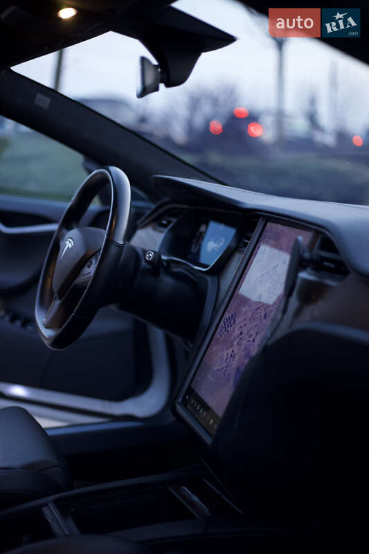 Tesla Model s (2019)
