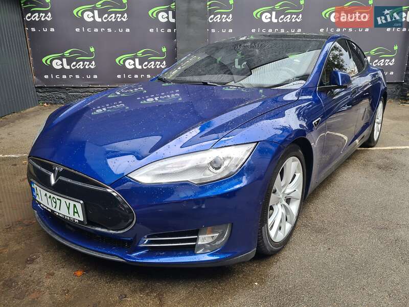 Tesla Model s (2015)